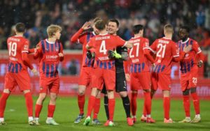 Ảnh: Hình ảnh các cầu thủ đội bóng FC Heidenheim vui mừng sau trận đấu