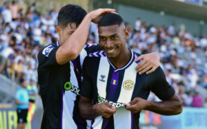 Ảnh: Hình ảnh các cầu thủ CD Nacional vui mừng khi ghi bàn