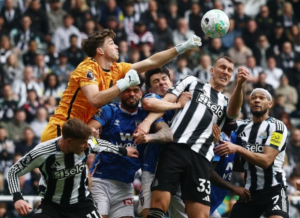 Sunderland hạ gục Newcastle trong trận derby Tyne-Wear