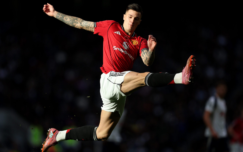 Tư duy chơi bóng của Benjamin Sesko rất "già rơ"