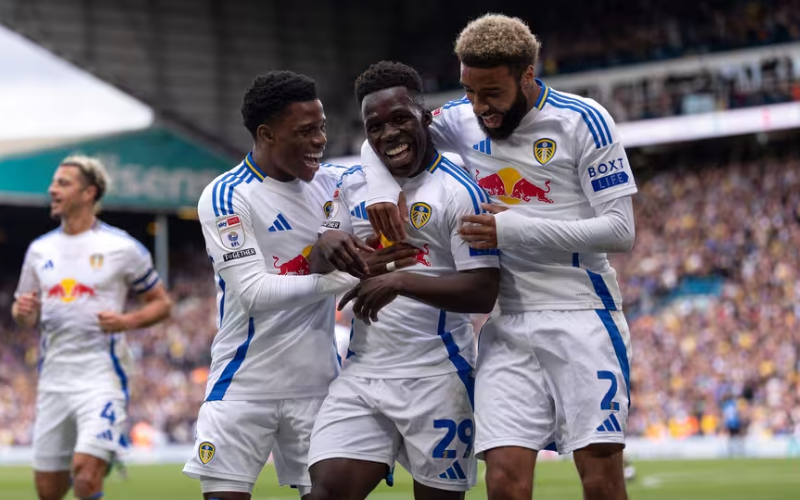 Điểm mạnh lớn nhất của Leeds United nằm ở hai hành lang cánh.