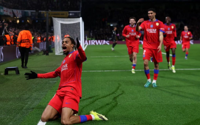 Bradley Barcola trượt cỏ mừng bàn nâng tỷ số lên 2-0