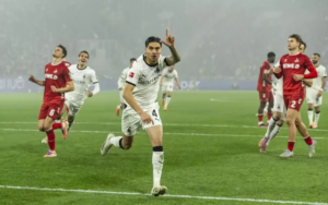 FC Köln với Borussia M'gladbach
